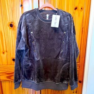 Latched mama pullover